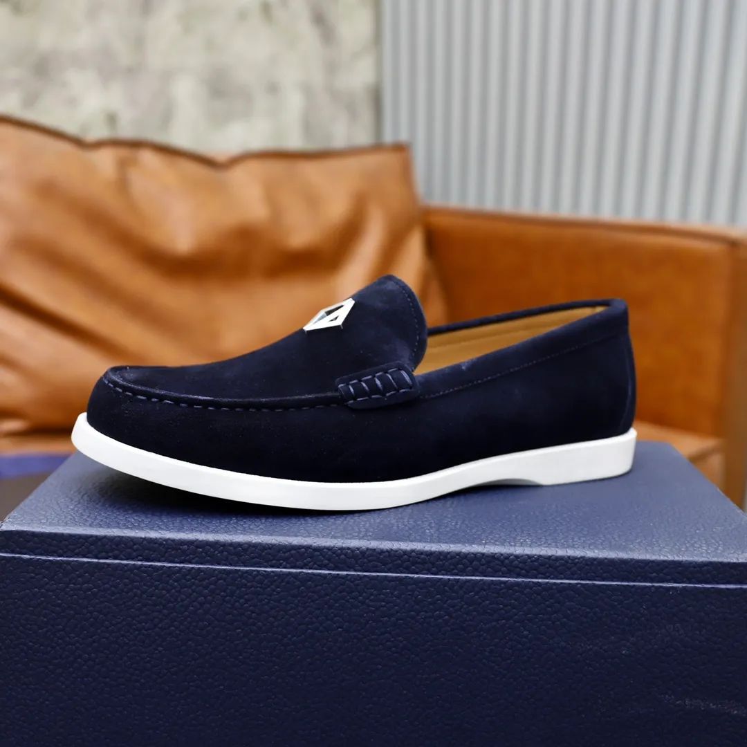 Ex-factory price: 540🙅‍♂️🙅‍♂️🙅‍♂️ Brand: Dior DIOR Standard code: Men's code 38/44 (45 can be customized) Grade: Same as the official website Material: Original cowhide stitching, cowhide lining, original TPU wear-resistant soft outsole Style categories: Leisure and sports version, footwear for driving, young fashion, European and American trends, British style Color: actual picture color